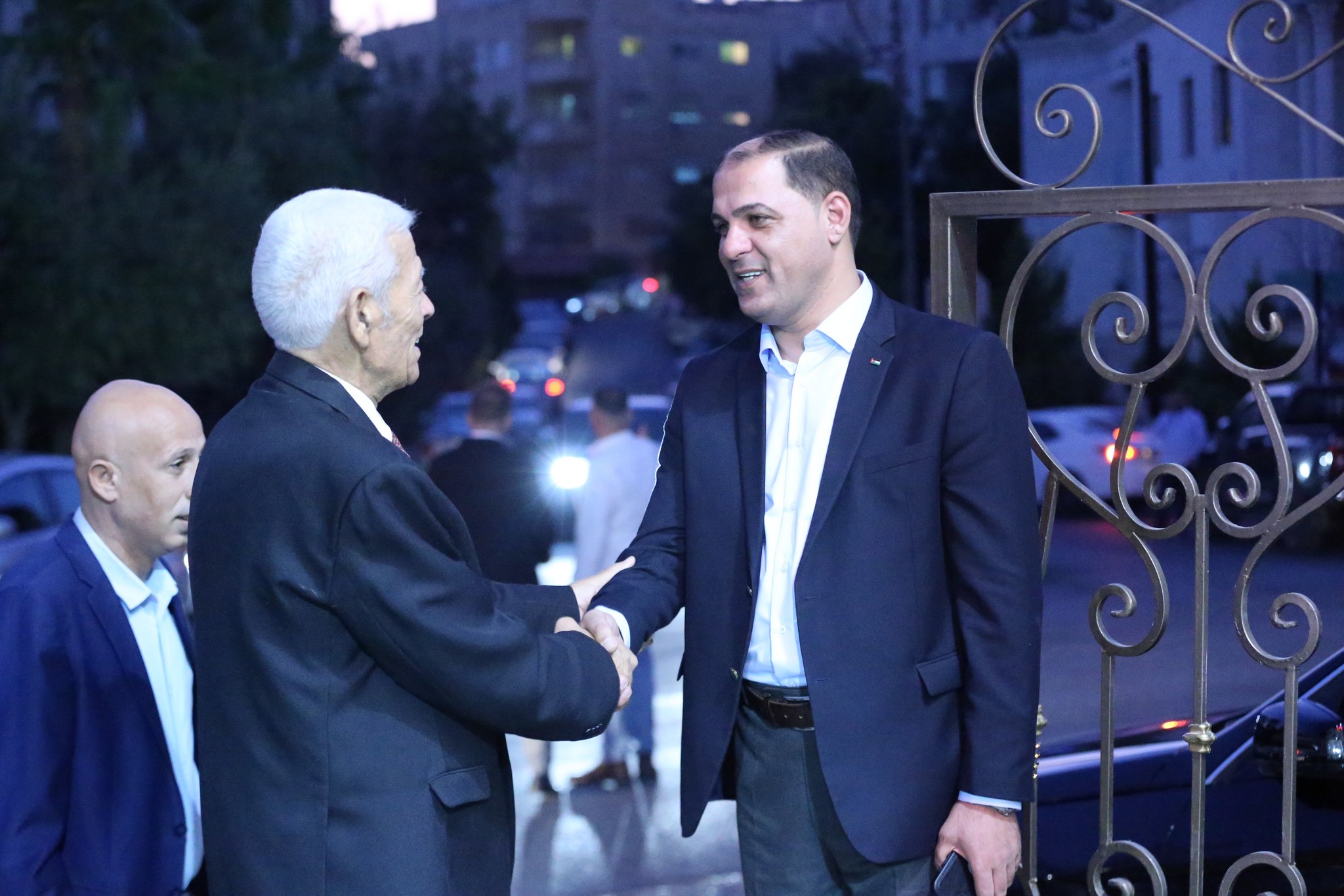 بالصور .. أبناء المرحوم الحاج صالح الهنداوي يحتفلون بزفاف شقيقهم سعد