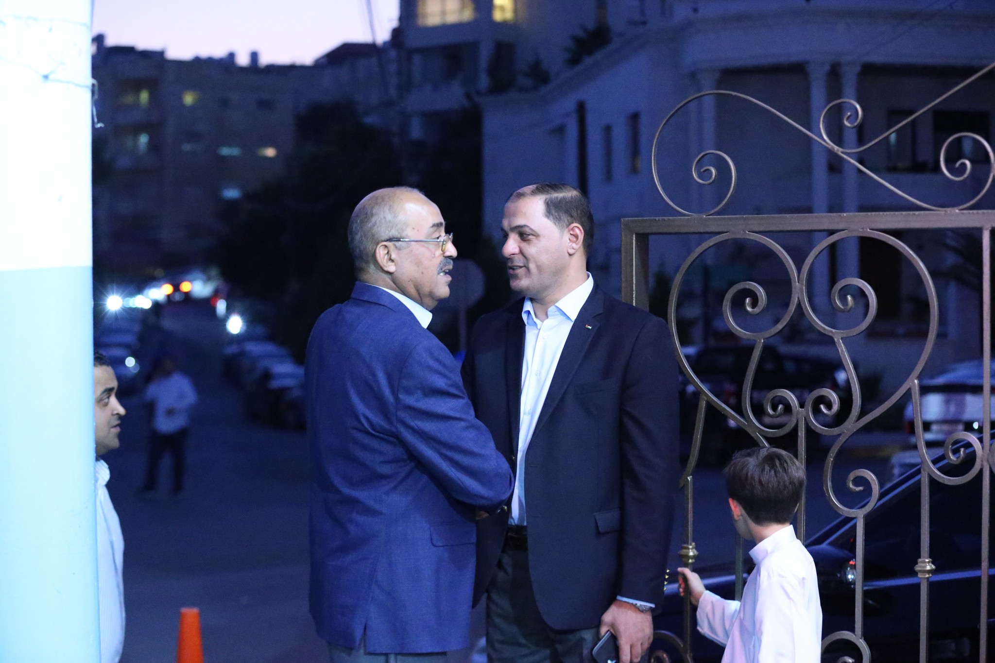 بالصور .. أبناء المرحوم الحاج صالح الهنداوي يحتفلون بزفاف شقيقهم سعد