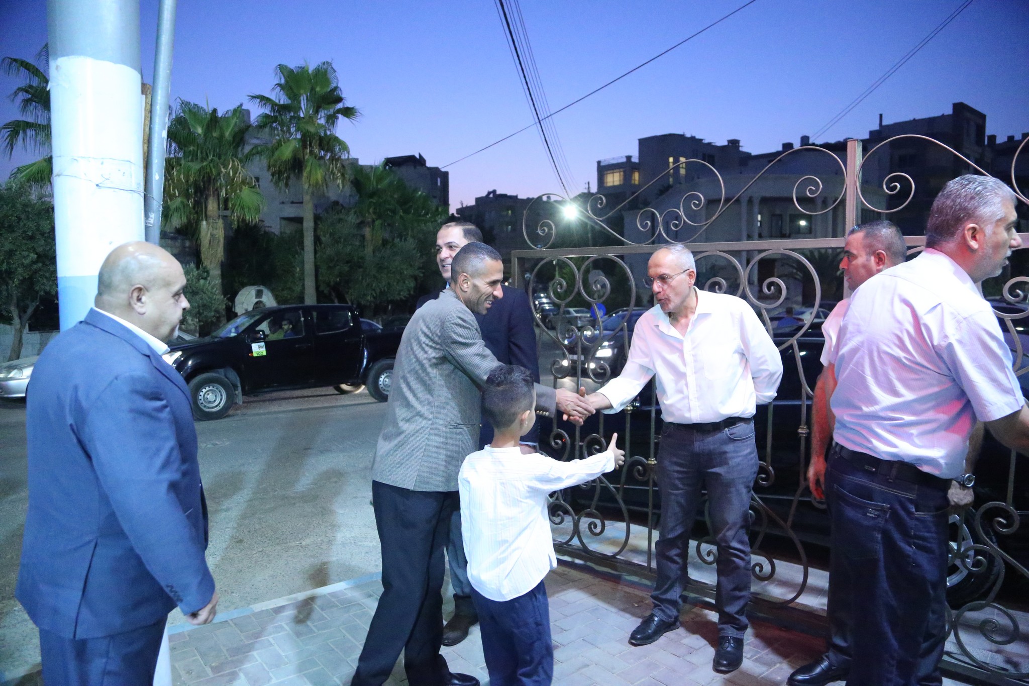 بالصور .. أبناء المرحوم الحاج صالح الهنداوي يحتفلون بزفاف شقيقهم سعد