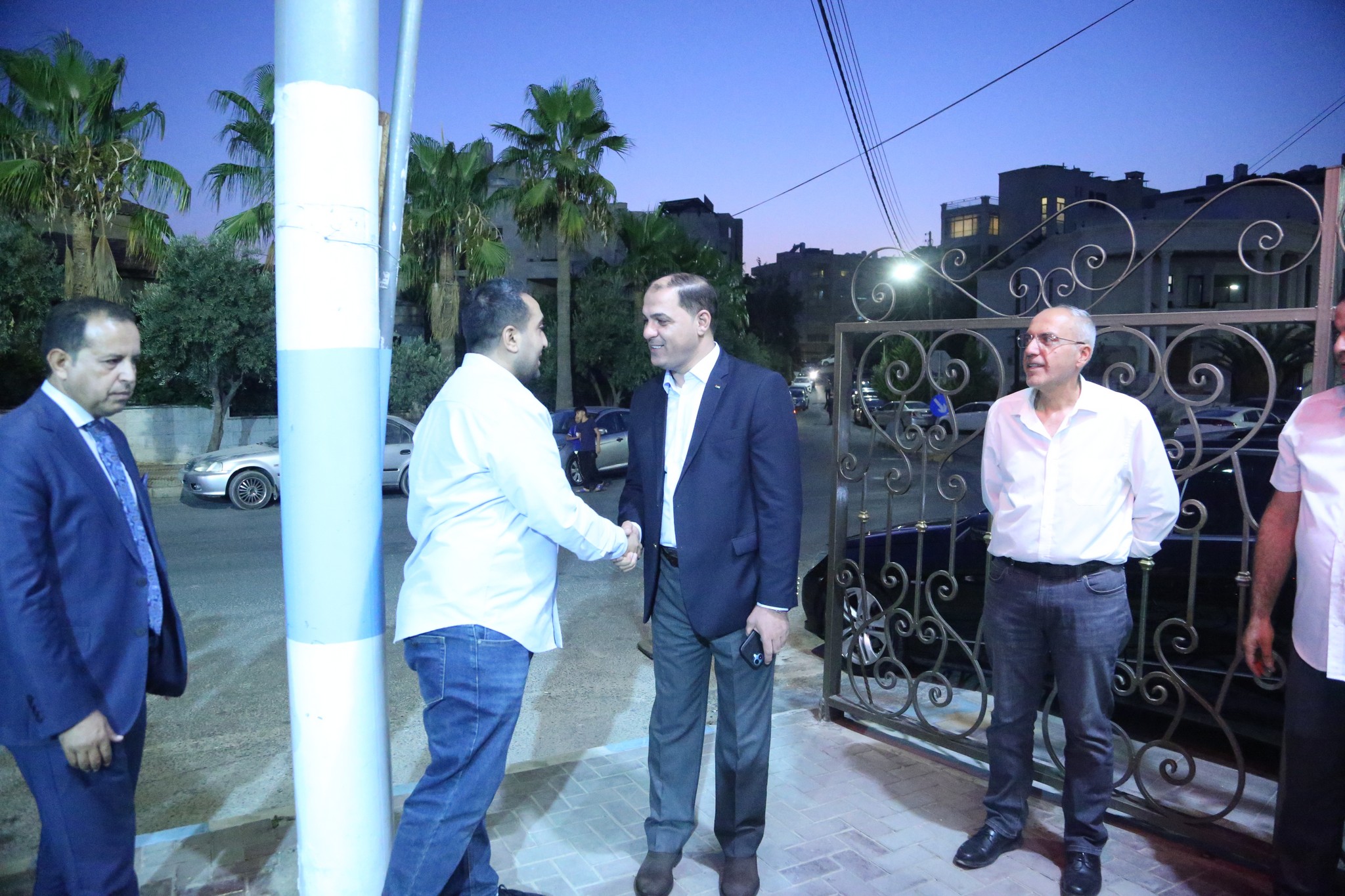 بالصور .. أبناء المرحوم الحاج صالح الهنداوي يحتفلون بزفاف شقيقهم سعد