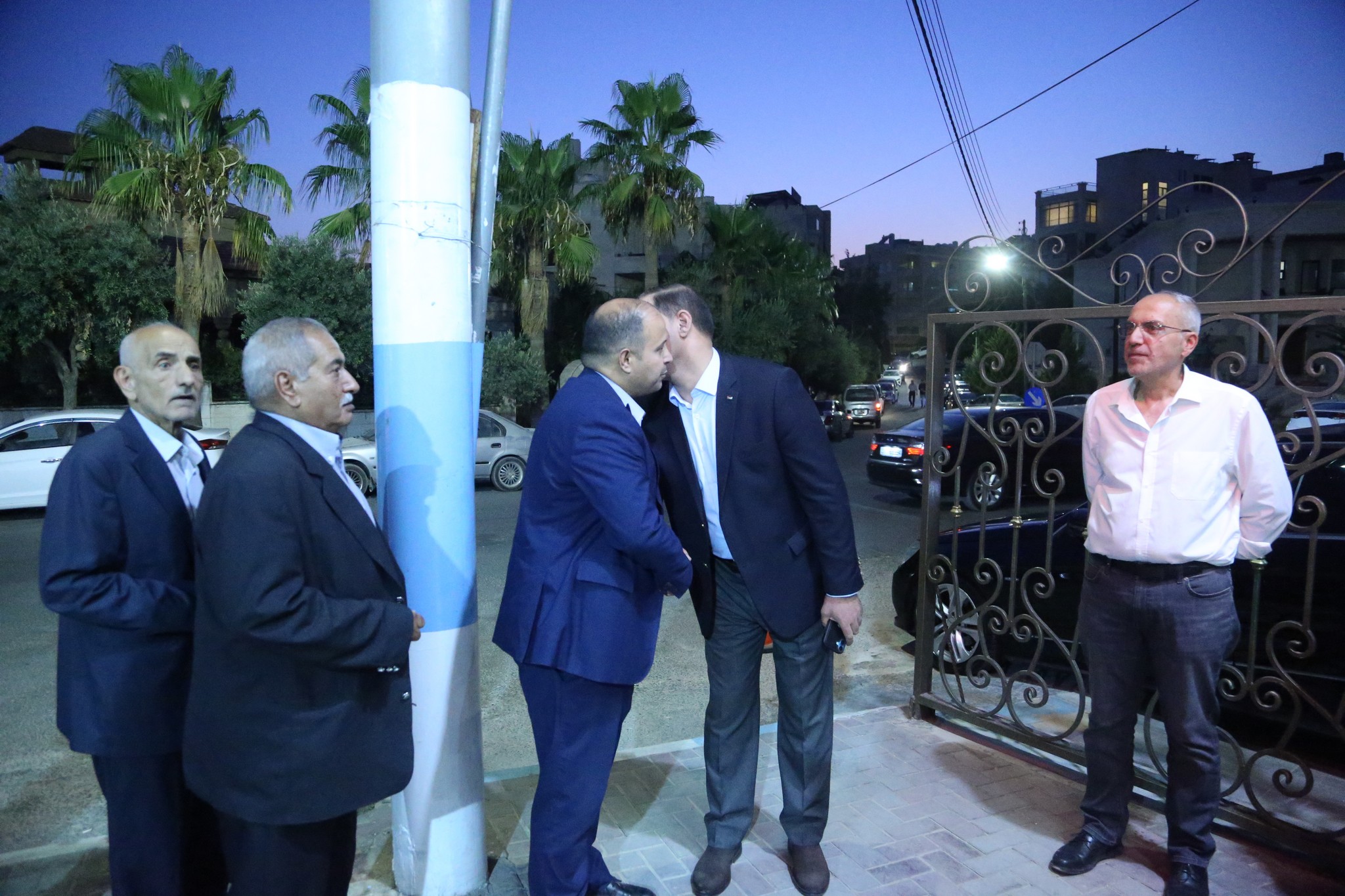 بالصور .. أبناء المرحوم الحاج صالح الهنداوي يحتفلون بزفاف شقيقهم سعد