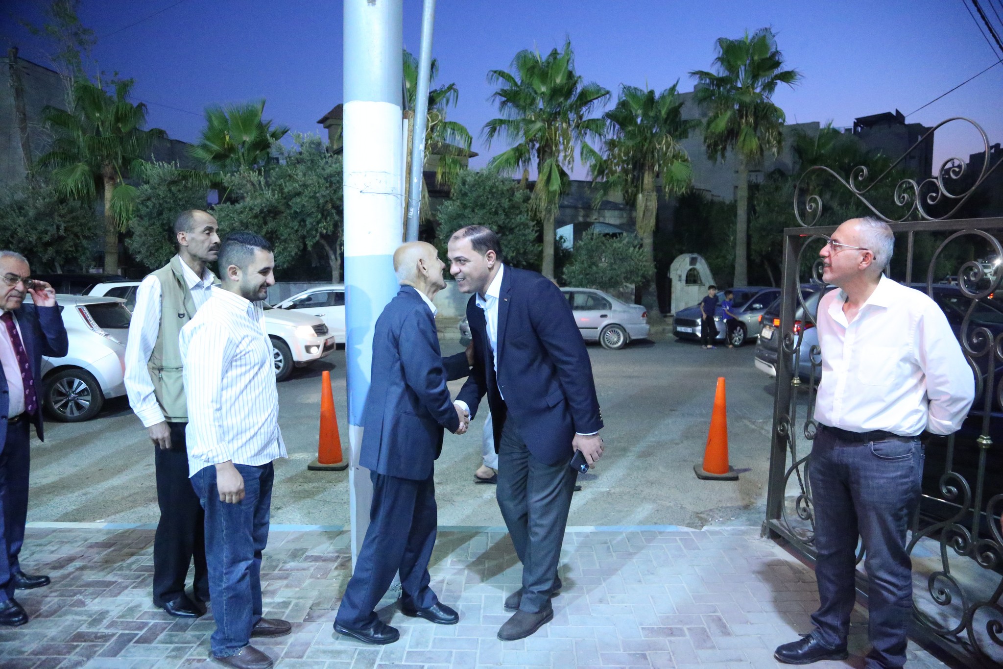 بالصور .. أبناء المرحوم الحاج صالح الهنداوي يحتفلون بزفاف شقيقهم سعد