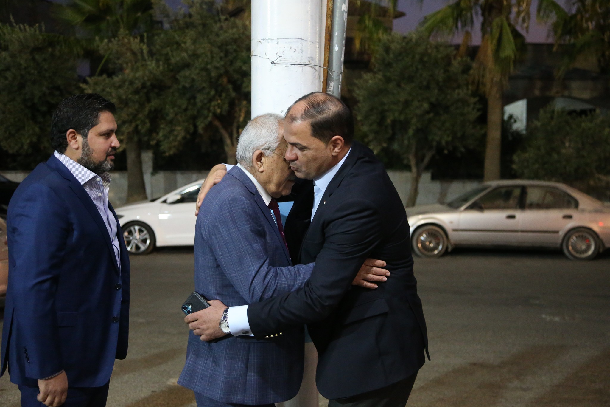 بالصور .. أبناء المرحوم الحاج صالح الهنداوي يحتفلون بزفاف شقيقهم سعد