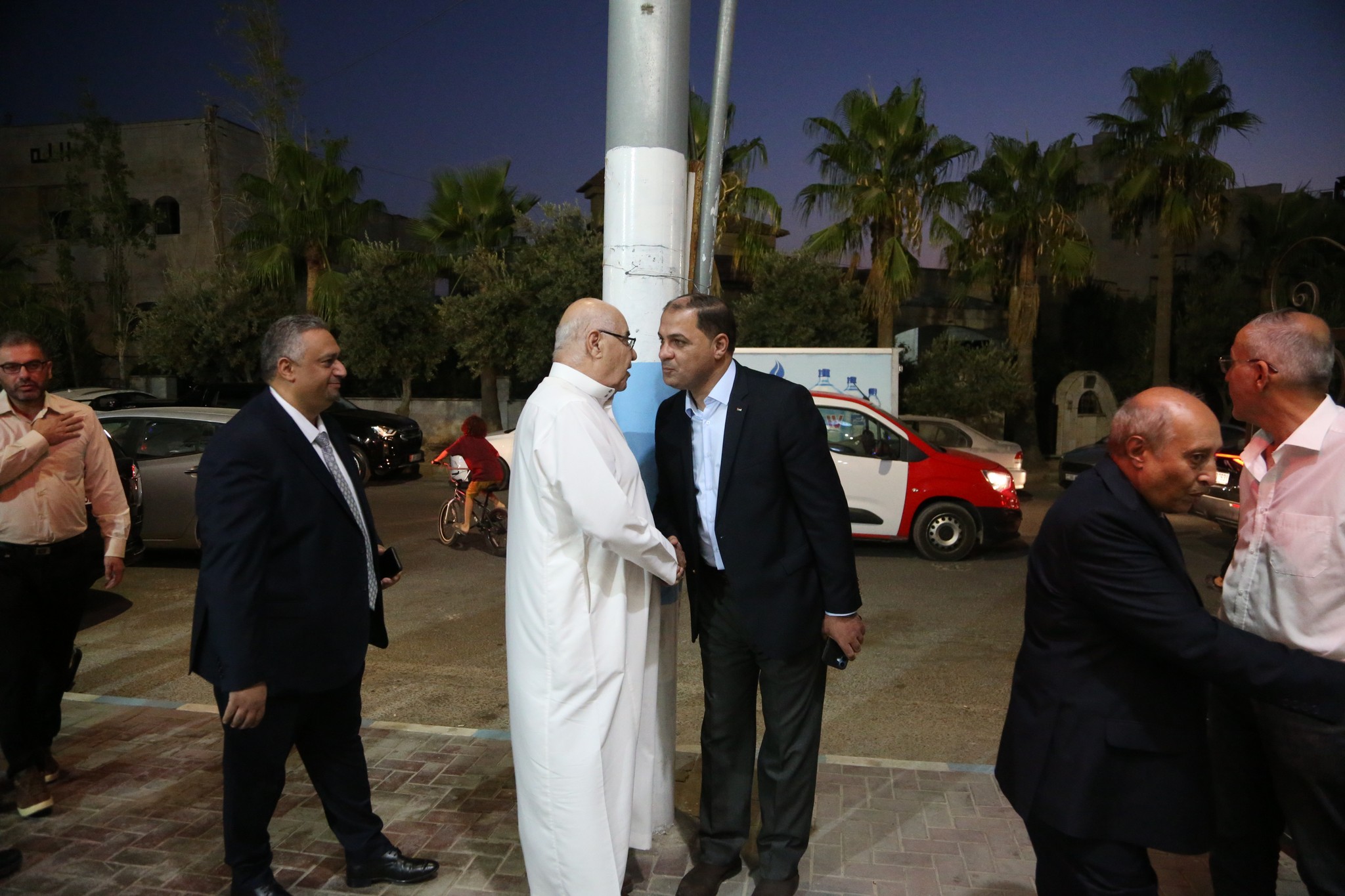 بالصور .. أبناء المرحوم الحاج صالح الهنداوي يحتفلون بزفاف شقيقهم سعد