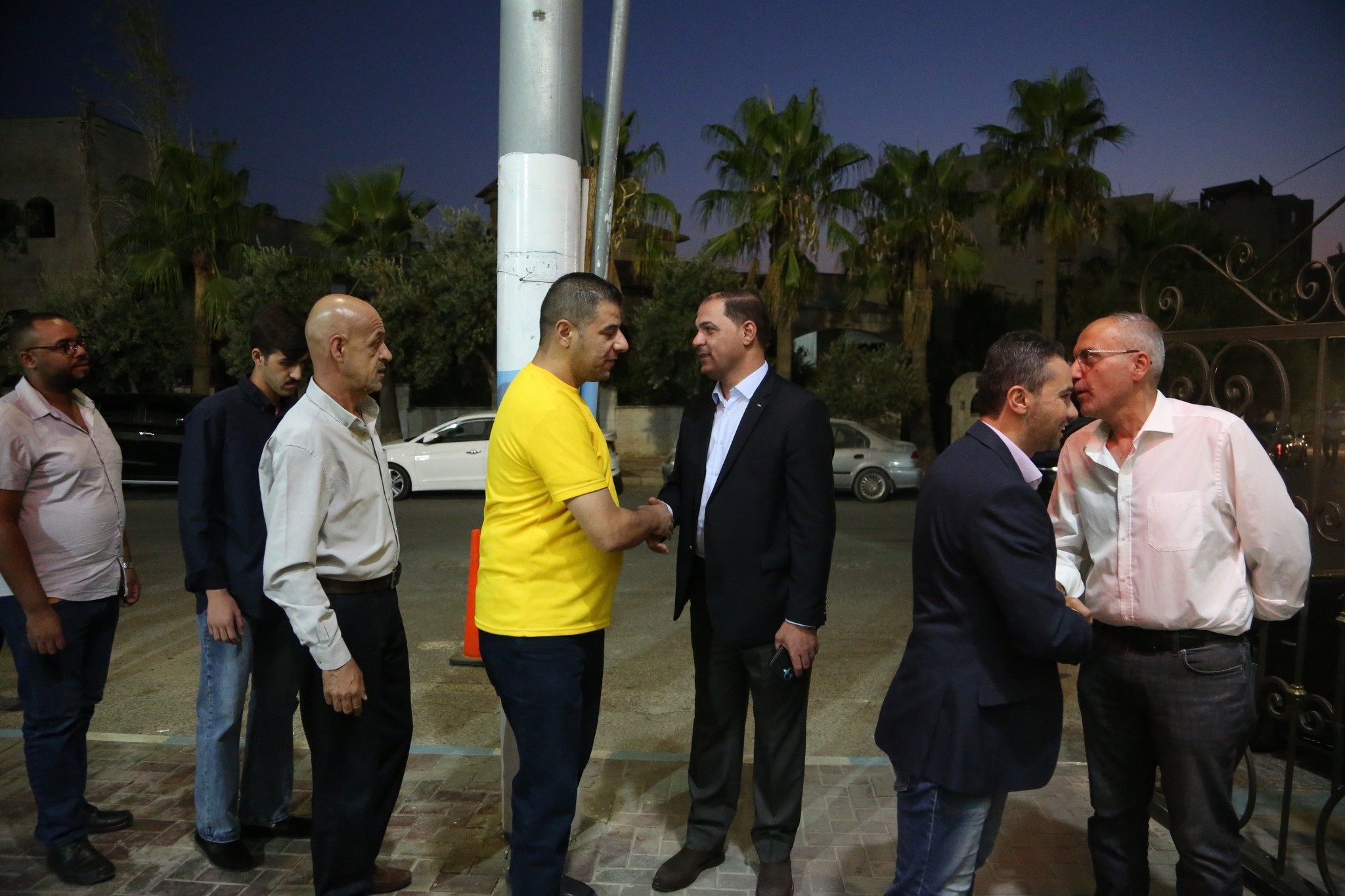 بالصور .. أبناء المرحوم الحاج صالح الهنداوي يحتفلون بزفاف شقيقهم سعد