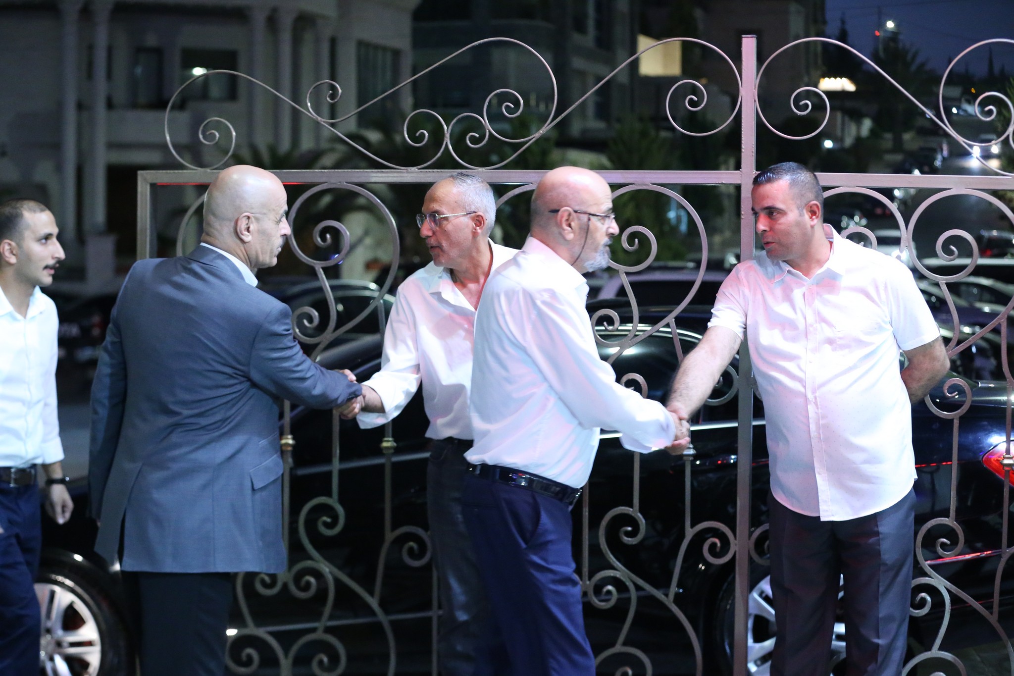 بالصور .. أبناء المرحوم الحاج صالح الهنداوي يحتفلون بزفاف شقيقهم سعد