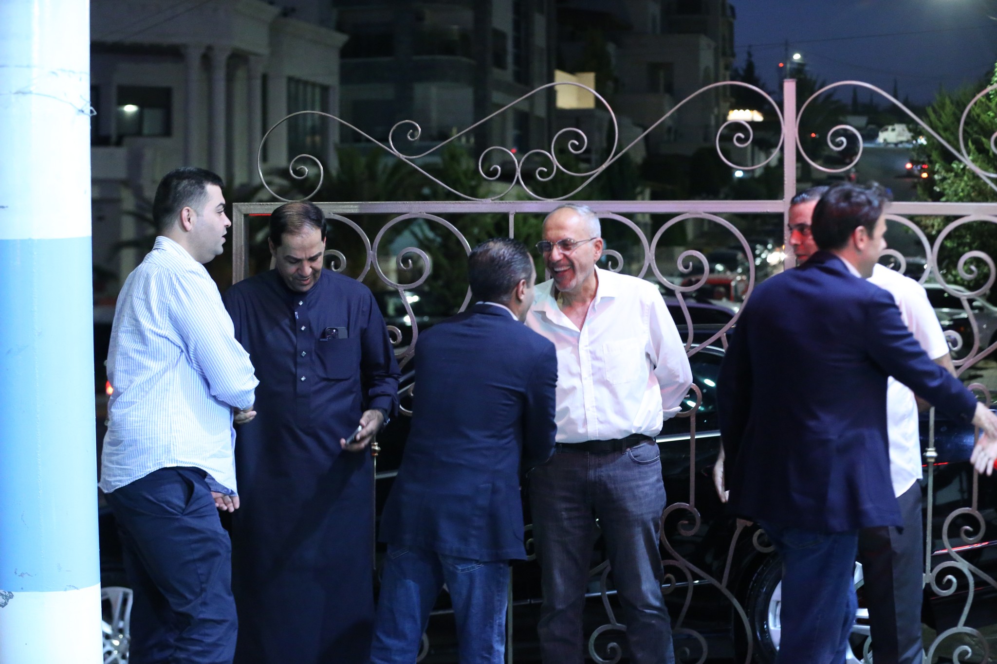 بالصور .. أبناء المرحوم الحاج صالح الهنداوي يحتفلون بزفاف شقيقهم سعد