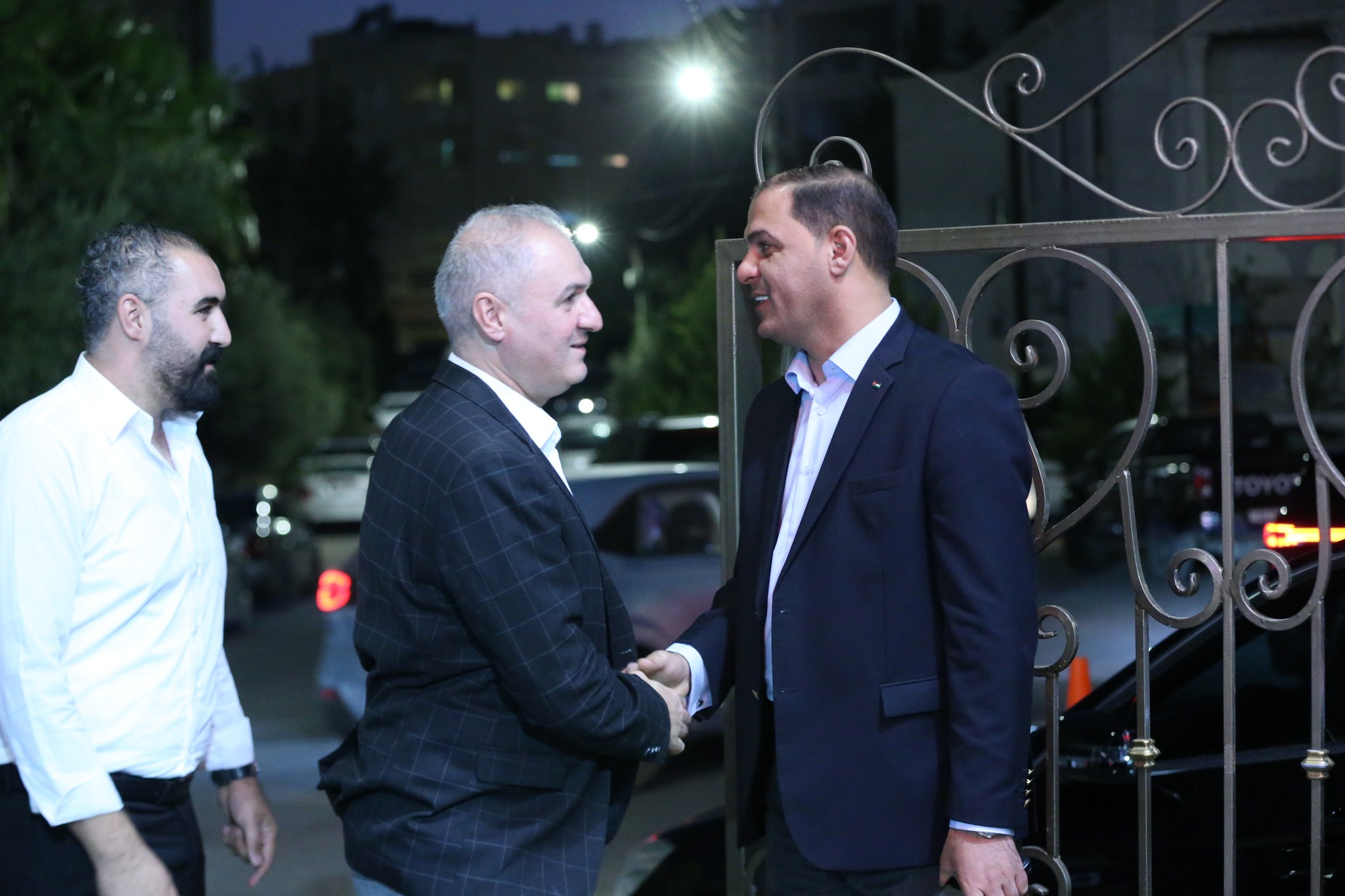 بالصور .. أبناء المرحوم الحاج صالح الهنداوي يحتفلون بزفاف شقيقهم سعد