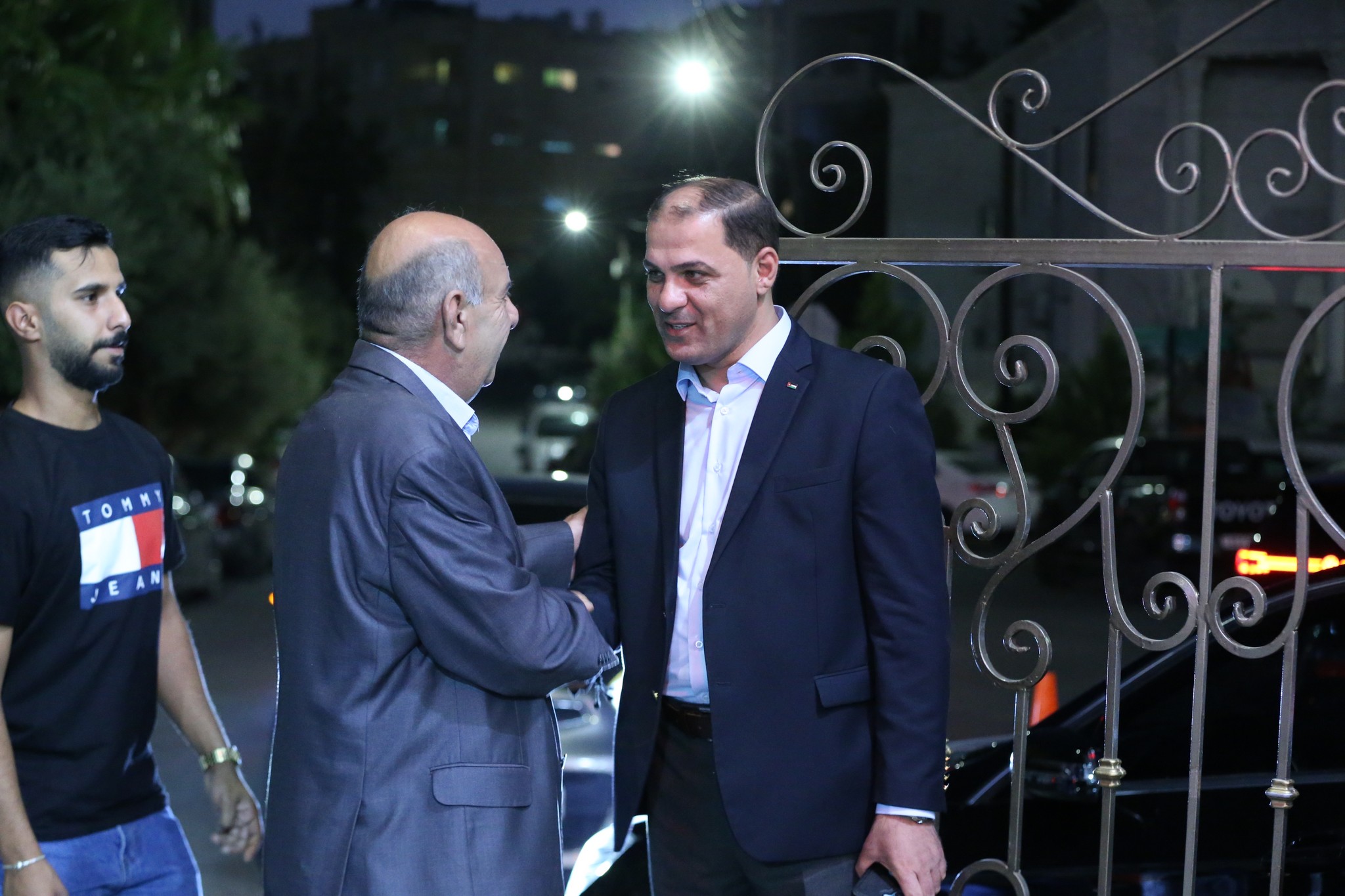 بالصور .. أبناء المرحوم الحاج صالح الهنداوي يحتفلون بزفاف شقيقهم سعد