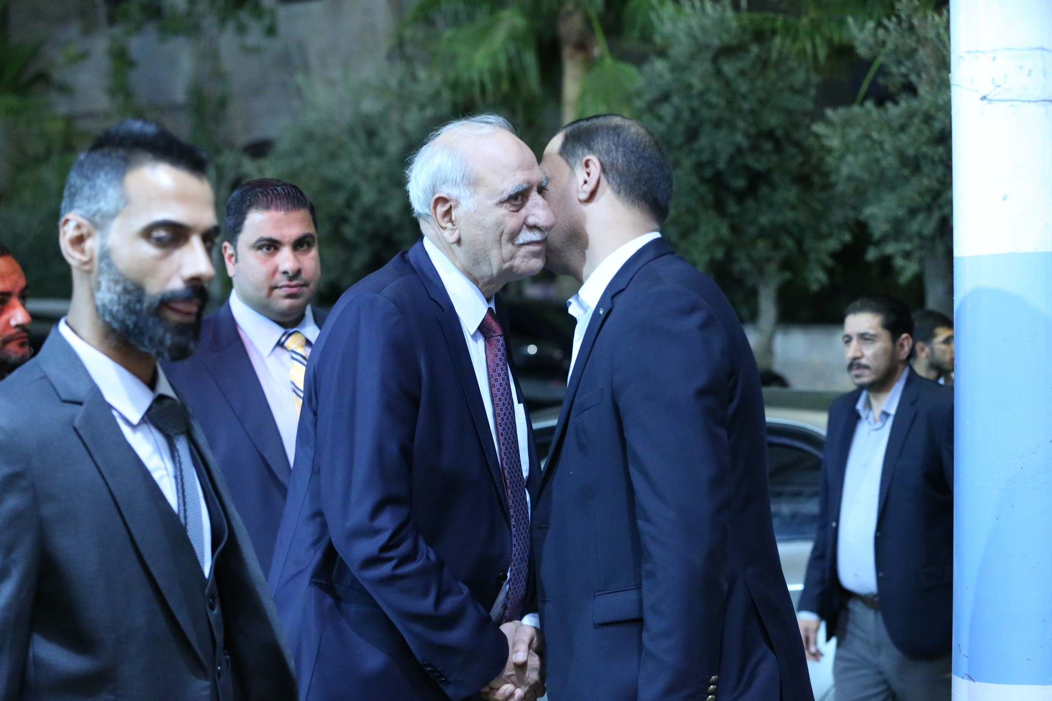 بالصور .. أبناء المرحوم الحاج صالح الهنداوي يحتفلون بزفاف شقيقهم سعد