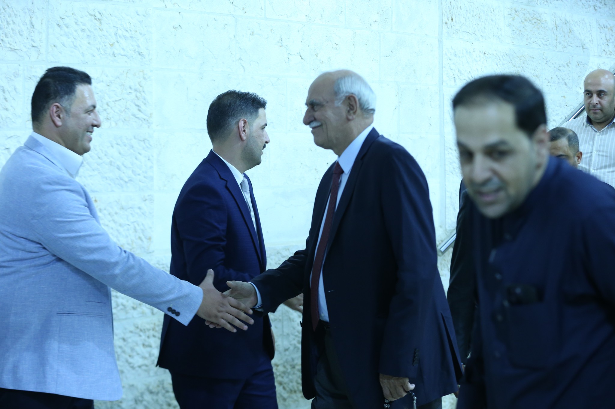 بالصور .. أبناء المرحوم الحاج صالح الهنداوي يحتفلون بزفاف شقيقهم سعد