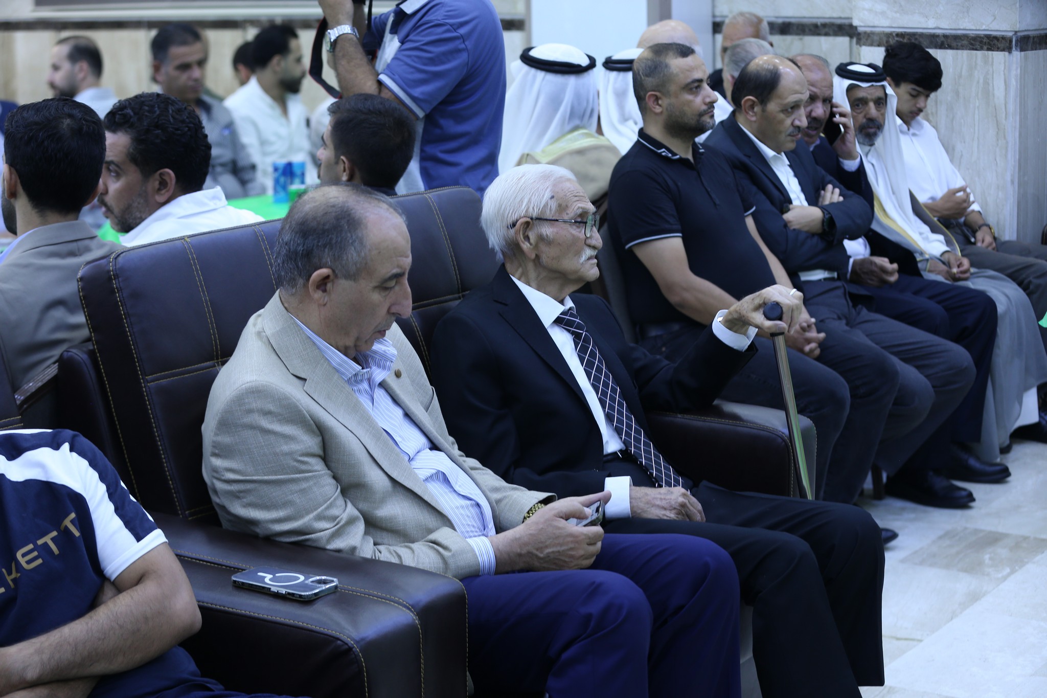 بالصور .. أبناء المرحوم الحاج صالح الهنداوي يحتفلون بزفاف شقيقهم سعد