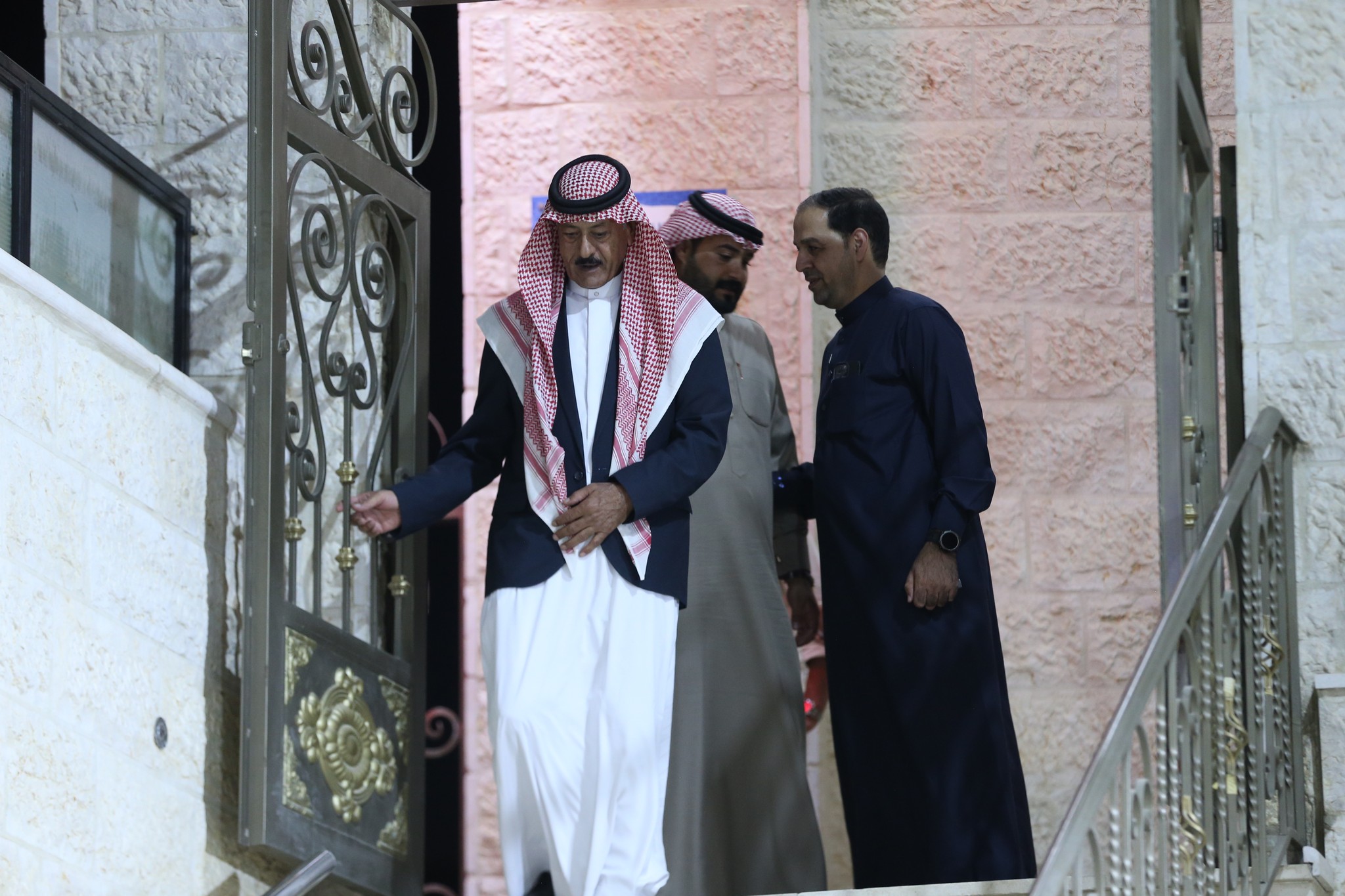 بالصور .. أبناء المرحوم الحاج صالح الهنداوي يحتفلون بزفاف شقيقهم سعد