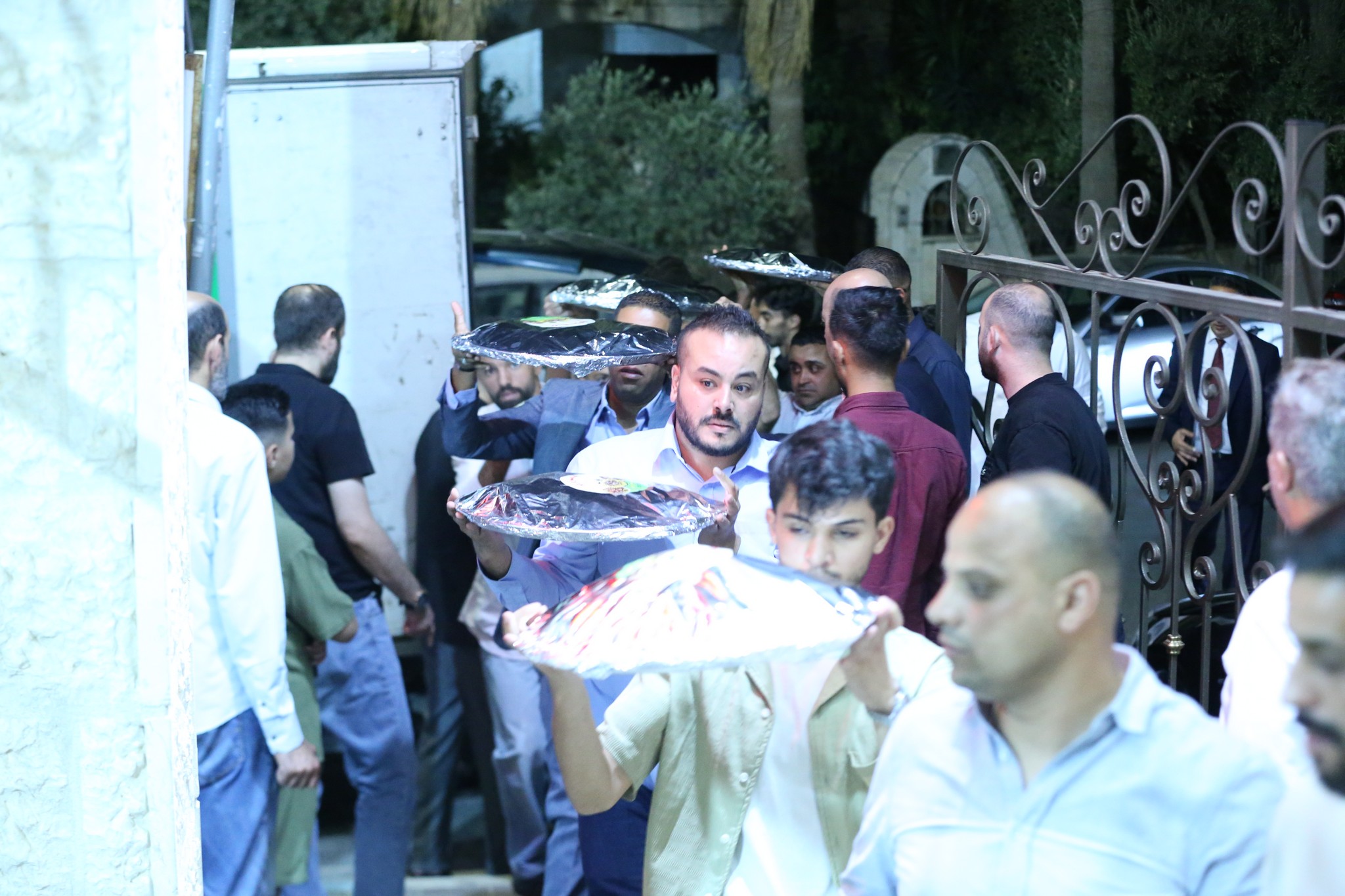 بالصور .. أبناء المرحوم الحاج صالح الهنداوي يحتفلون بزفاف شقيقهم سعد