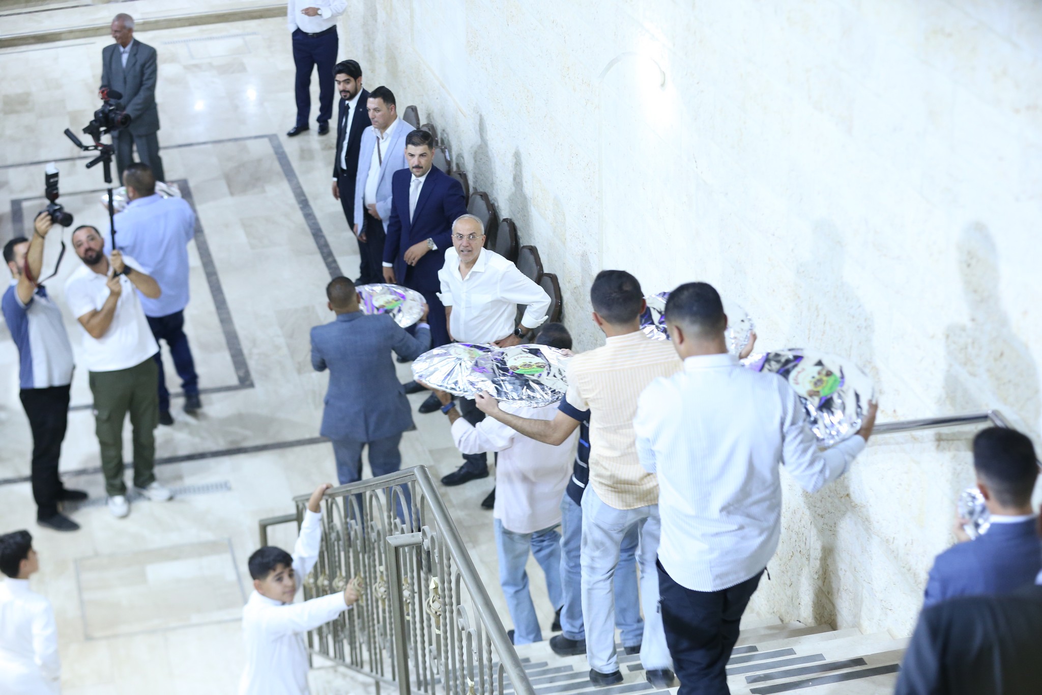 بالصور .. أبناء المرحوم الحاج صالح الهنداوي يحتفلون بزفاف شقيقهم سعد