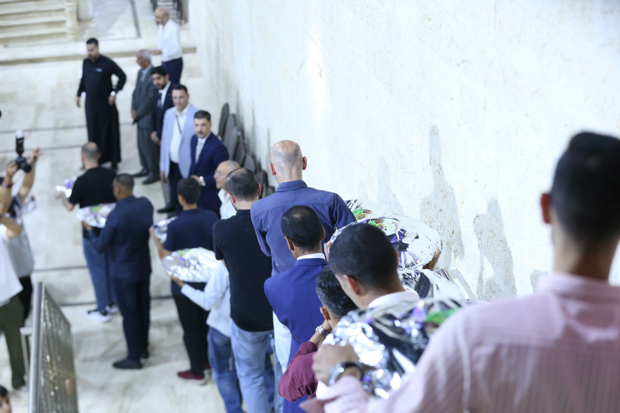 بالصور .. أبناء المرحوم الحاج صالح الهنداوي يحتفلون بزفاف شقيقهم سعد