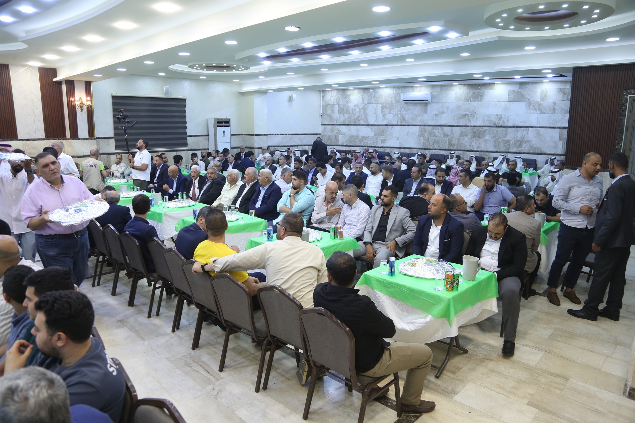 بالصور .. أبناء المرحوم الحاج صالح الهنداوي يحتفلون بزفاف شقيقهم سعد