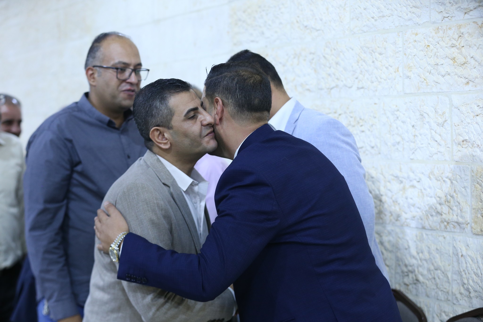 بالصور .. أبناء المرحوم الحاج صالح الهنداوي يحتفلون بزفاف شقيقهم سعد