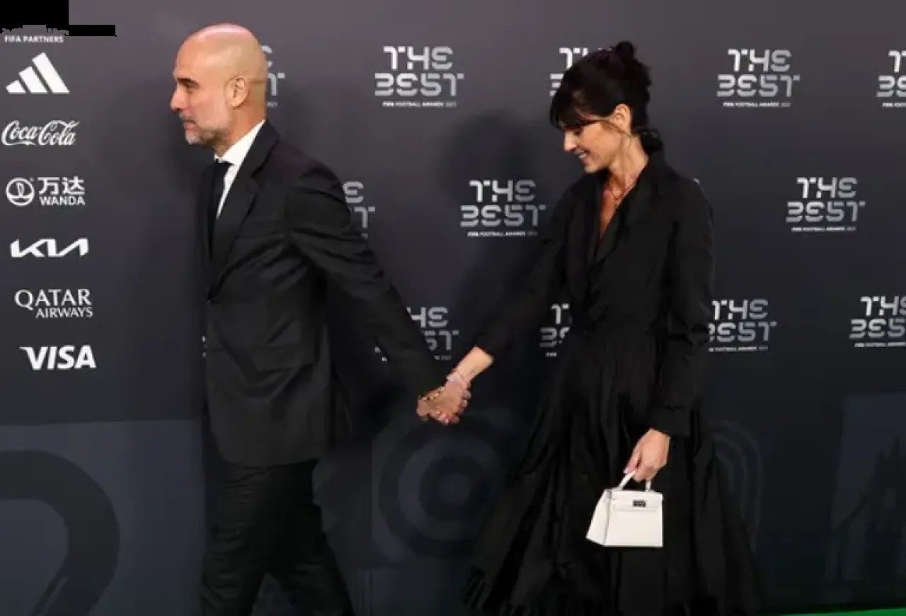 صورة حول : طلاق وشيك بين غوارديولا وزوجته يهدد استقرار مانشستر سيتي طلاق وشيك بين غوارديولا وزوجته يهدد استقرار مانشستر سيتي