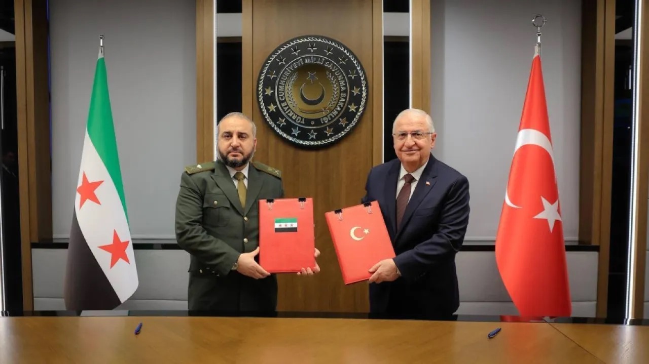صورة حول : تركيا وسوريا توقّعان مذكرة تفاهم عسكرية بعد الإطاحة بالأسد تركيا وسوريا توقّعان مذكرة تفاهم عسكرية بعد الإطاحة بالأسد