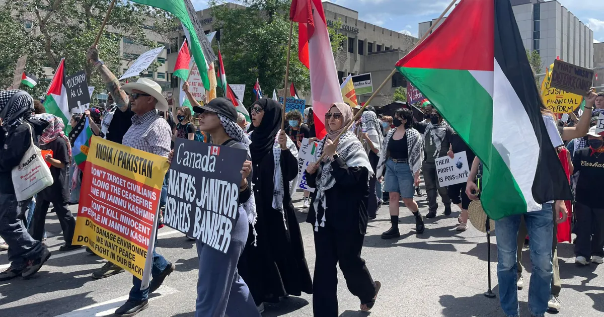 صورة حول : كندا تفاجئ العالم … اعتراف وشيك بدولة فلسطين يثير جدلاً واتهامات بالتناقض كندا تفاجئ العالم … اعتراف وشيك بدولة فلسطين يثير جدلاً واتهامات بالتناقض