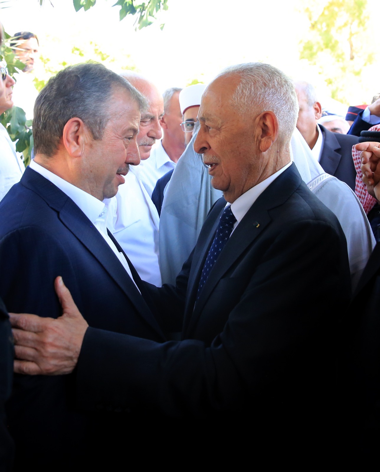 صورة حول : مندوبا عن الملك وولي العهد.. رئيس الديوان الملكي يشارك في تشييع جثمان شقيقة مدير المخابرات العامة مندوبا عن الملك وولي العهد.. رئيس الديوان الملكي يشارك في تشييع جثمان شقيقة مدير المخابرات العامة