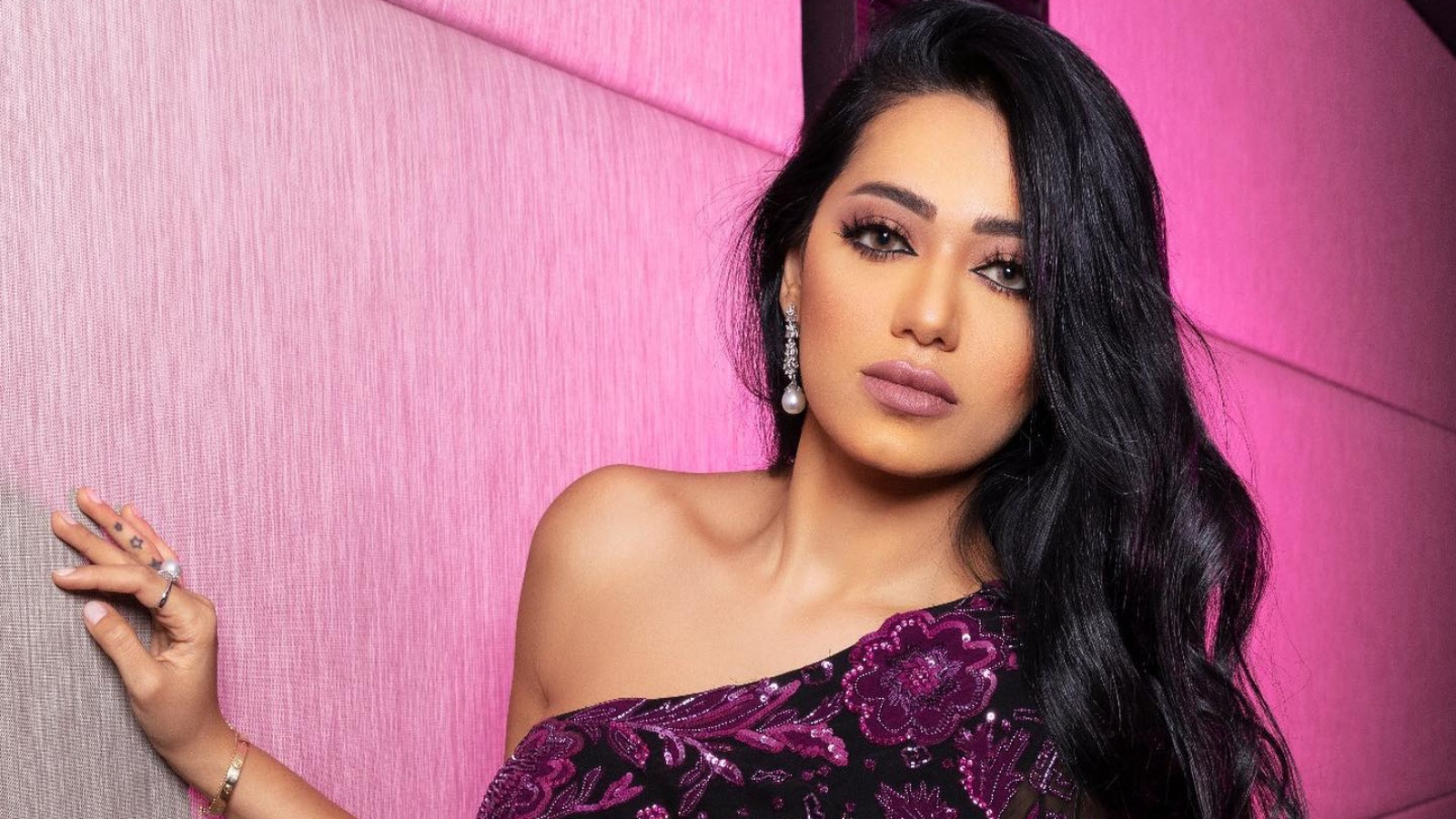 رحمة رياض تكشف سبب إخفاء ملامح ابنتها عالية