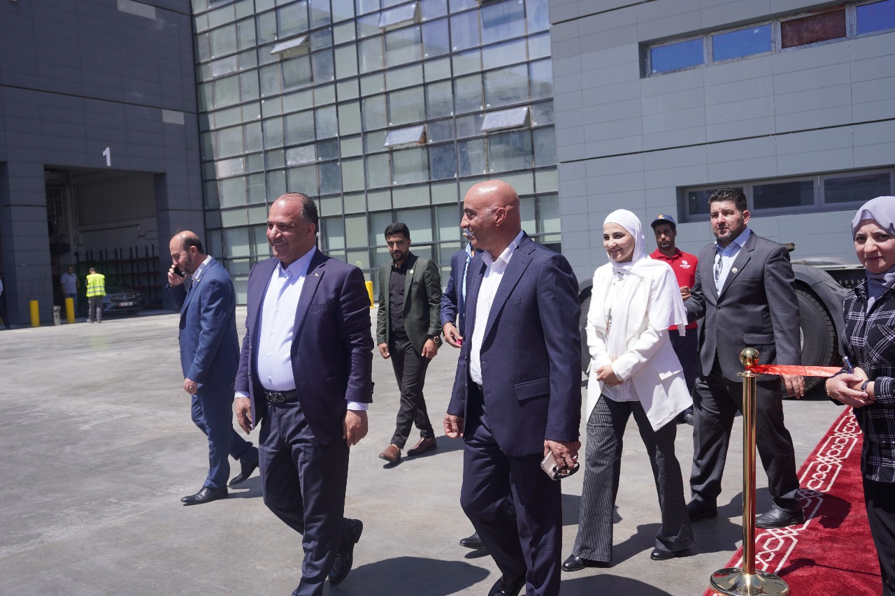 بالفيديو .. افتتاح أول محطة متنقلة لتعبئة الغاز الطبيعي المضغوط في الأردن