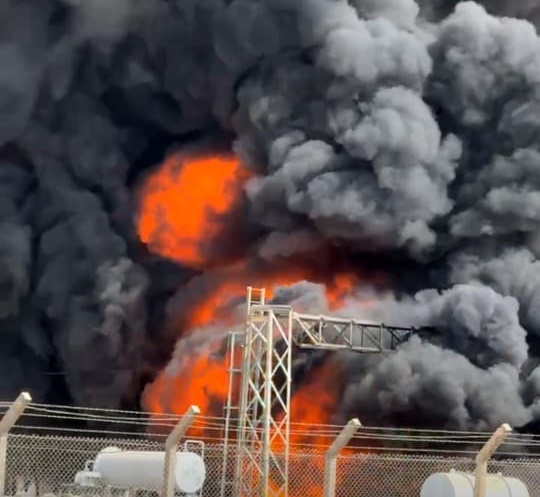 صورة حول : عاجل | حريق يتسبب بانقطاع الكهرباء عن وادي الأردن والشونة الشمالية .. فيديو عاجل | حريق يتسبب بانقطاع الكهرباء عن وادي الأردن والشونة الشمالية .. فيديو
