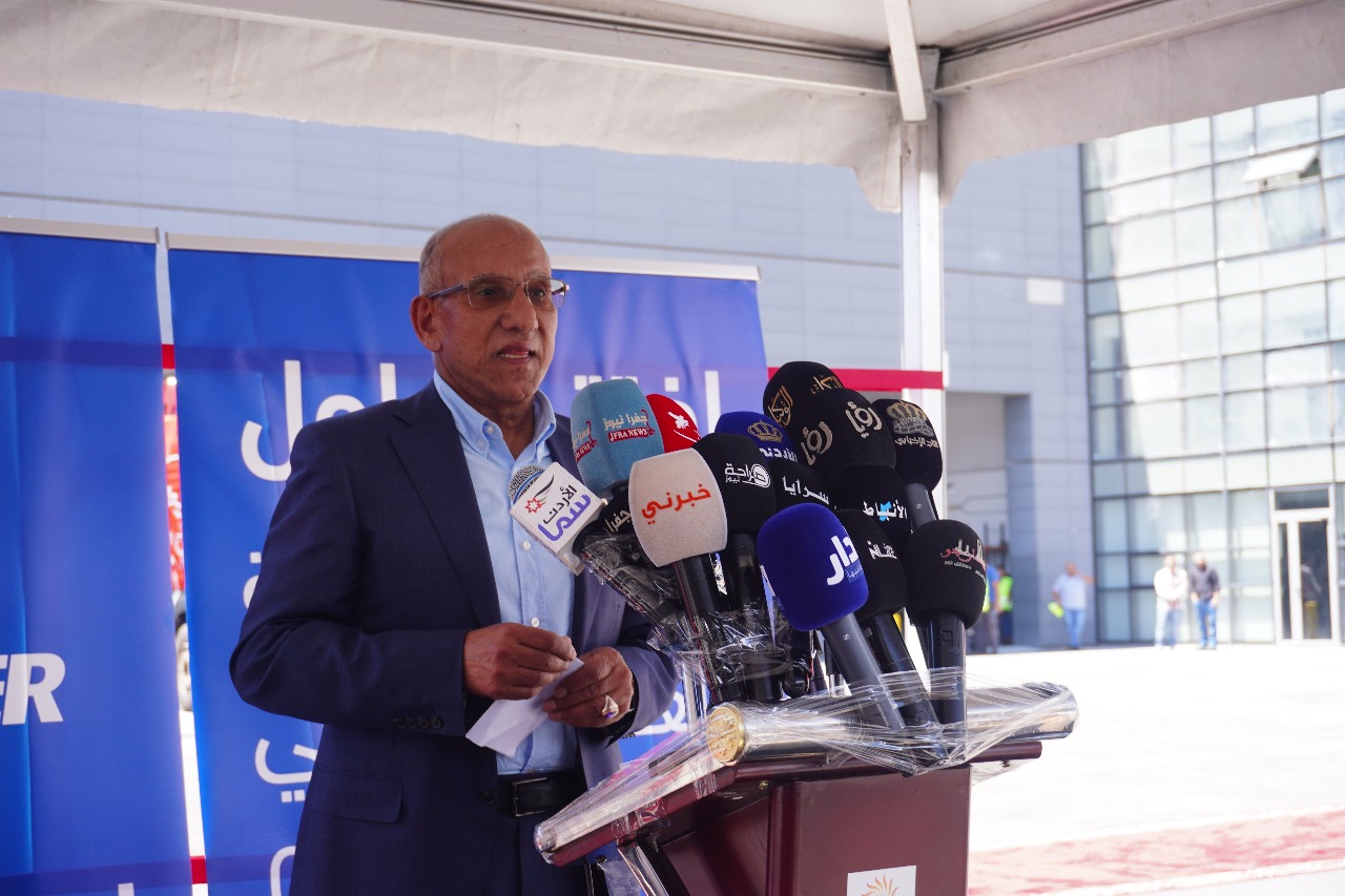 بالفيديو .. افتتاح أول محطة متنقلة لتعبئة الغاز الطبيعي المضغوط في الأردن