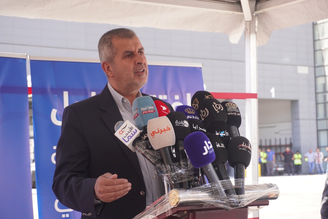 بالفيديو .. افتتاح أول محطة متنقلة لتعبئة الغاز الطبيعي المضغوط في الأردن