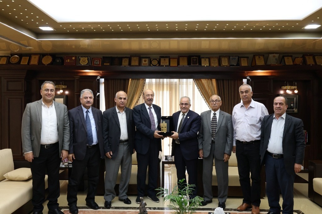 صورة حول : عمان الأهلية تستقبل وفد تجمع البلقاء للمتقاعدين العسكريين عمان الأهلية تستقبل وفد تجمع البلقاء للمتقاعدين العسكريين