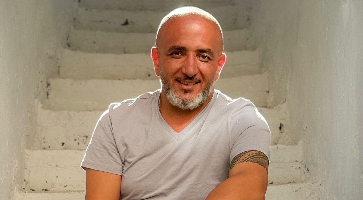 صورة حول : بعد غياب فراس طعيمة يعود.. وإطلالة مرتقبة في مهرجان الفحيص بعد غياب فراس طعيمة يعود.. وإطلالة مرتقبة في مهرجان الفحيص