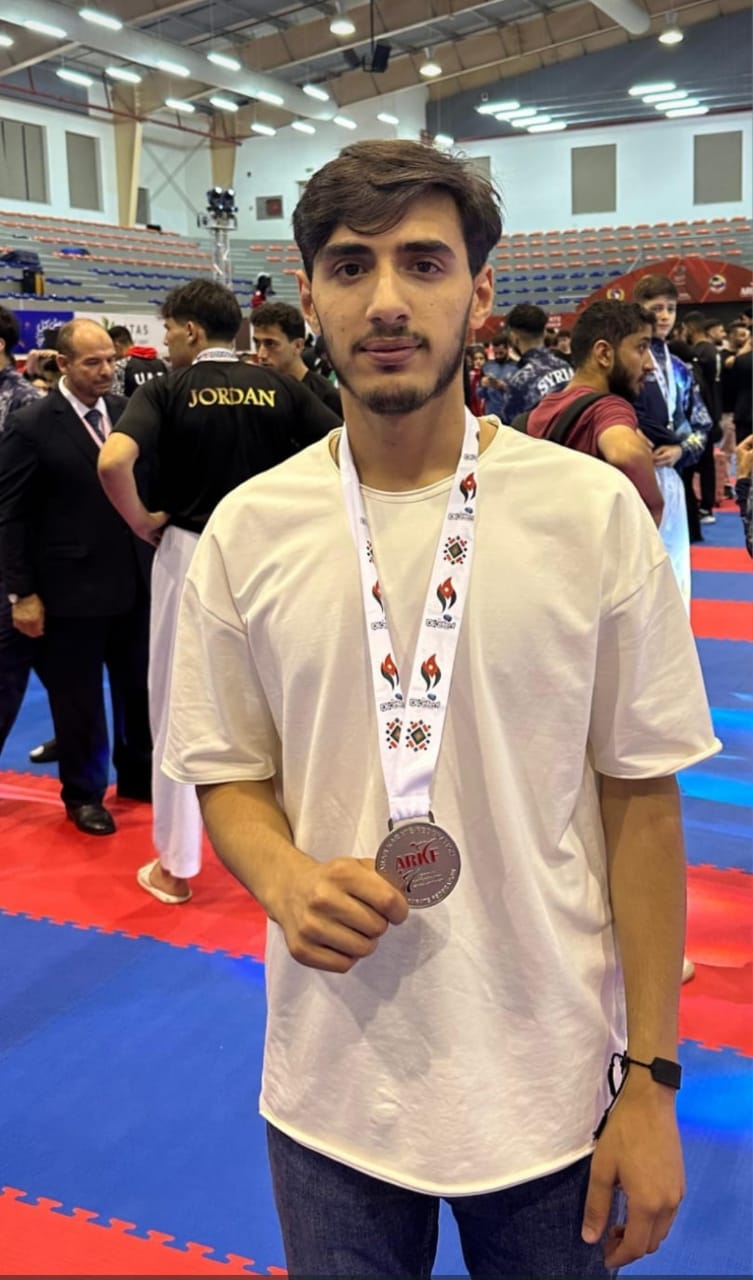 طالب جامعة البترا موسى عويمر يحقق فضية البطولة العربية للكراتيه