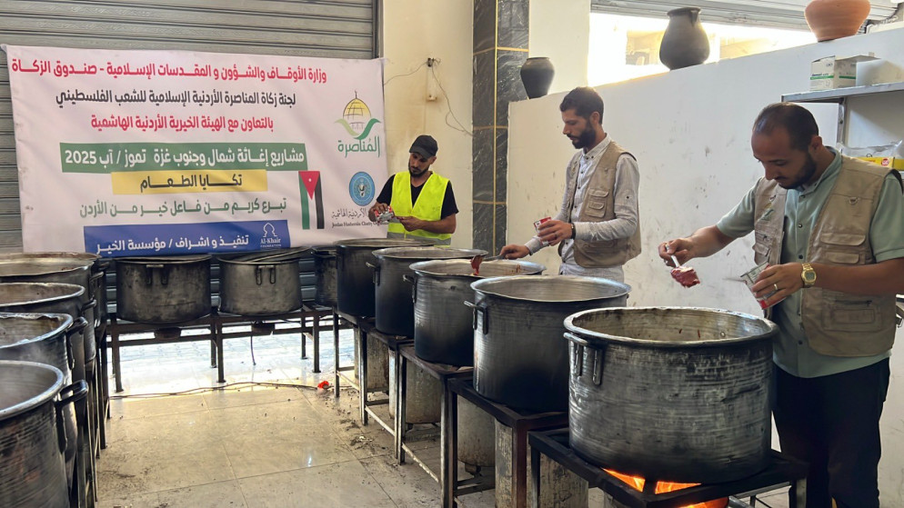 الهيئة الخيرية الهاشمية تواصل توزيع الوجبات الساخنة في غزة