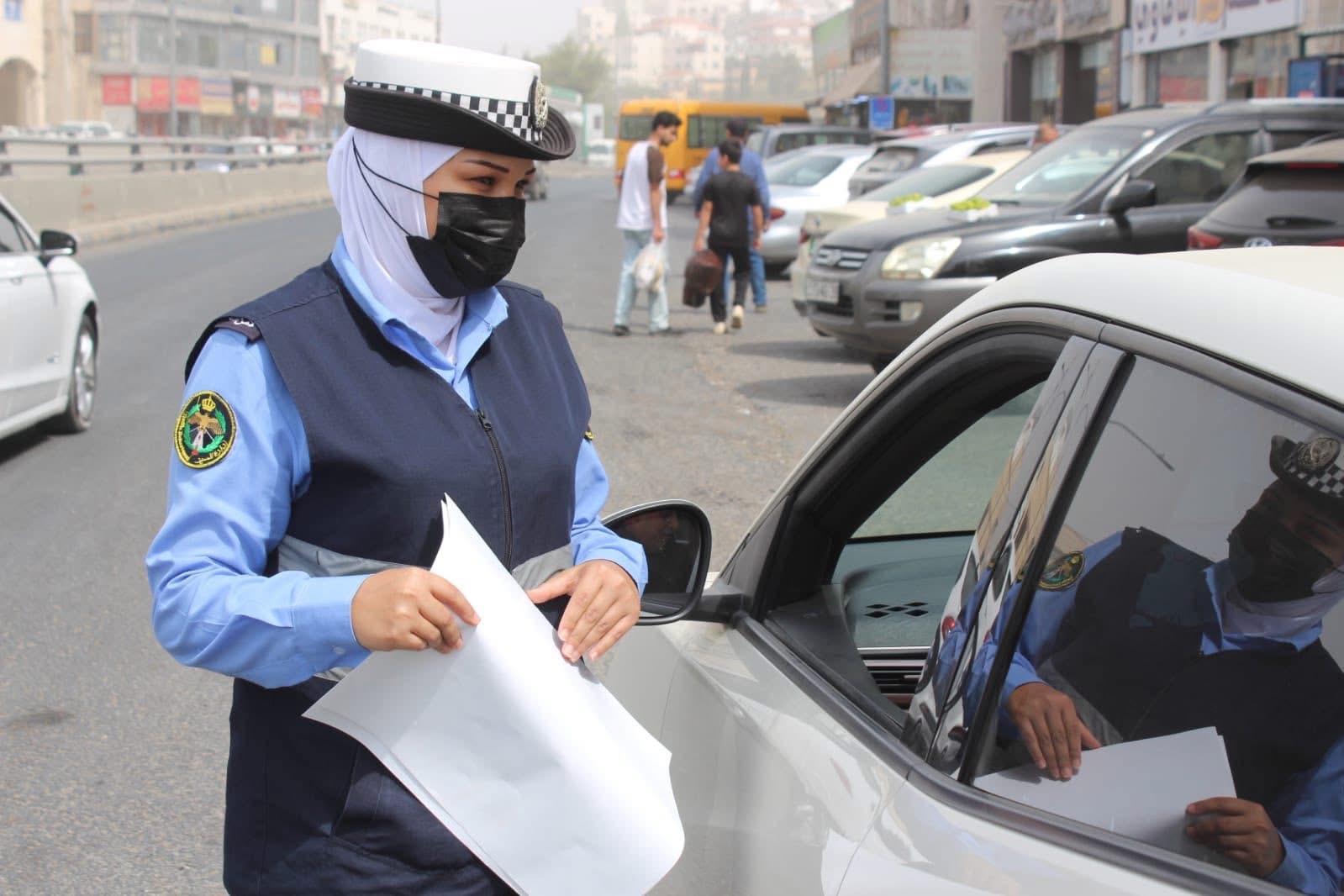 صورة حول : الأمن العام يطلق مبادرة "سقيا رحمة" لمواجهة الأجواء الحارة والمغبرة الأمن العام يطلق مبادرة "سقيا رحمة" لمواجهة الأجواء الحارة والمغبرة