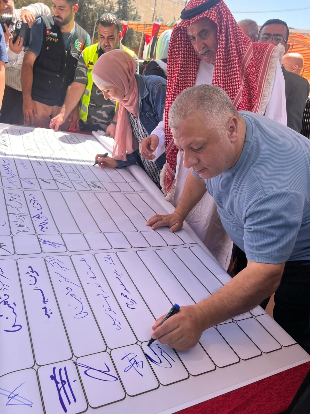 الشرطة المجتمعية والمجتمع المحلي يوقعون وثيقة ضد إطلاق العيارات النارية في ماركا الشمالية "فيديو وصور"