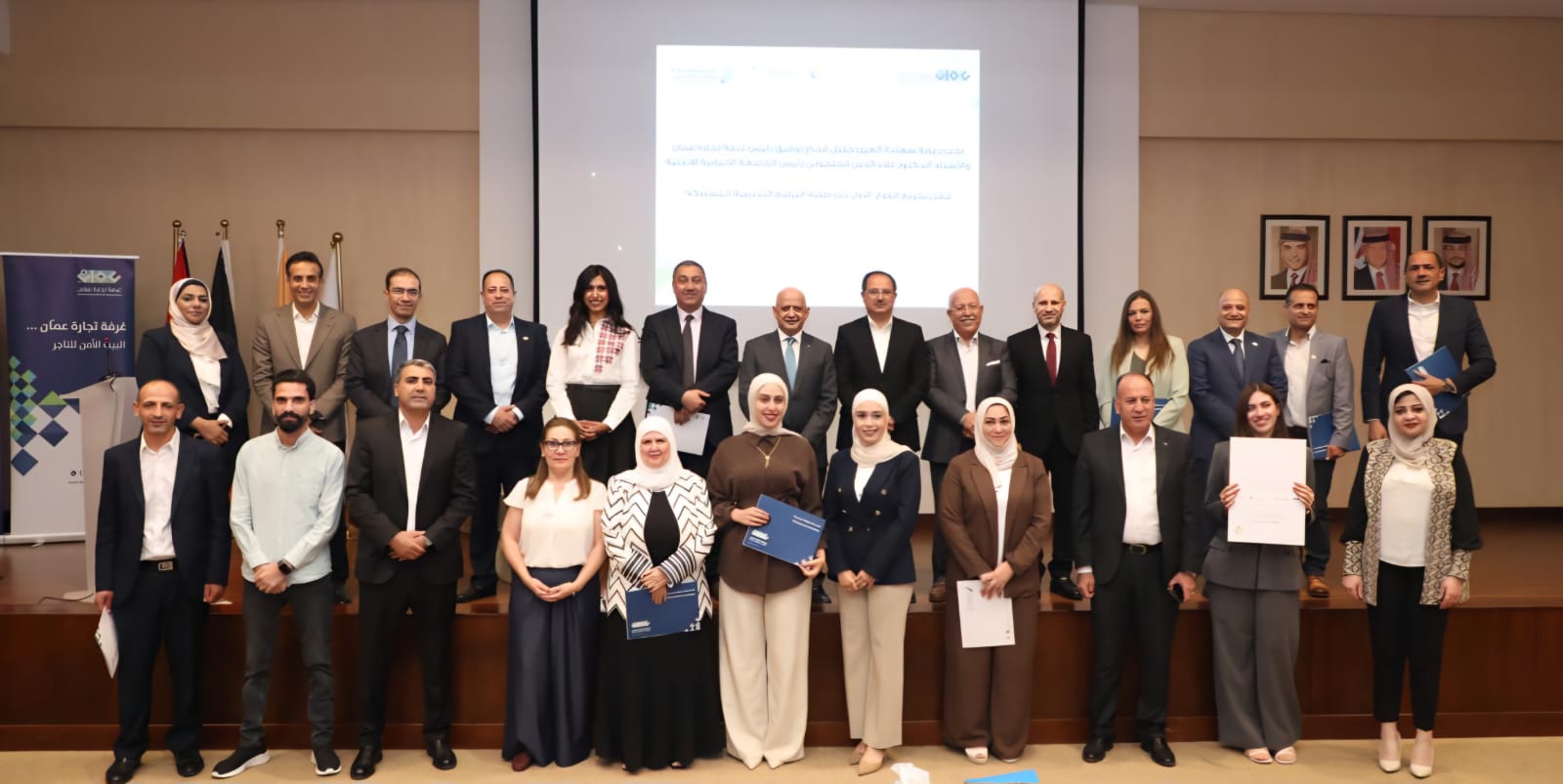 صورة حول : تخريج دورتي الموارد البشرية واللوجستيات في الجامعة الألمانية بالتعاون مع تجارة عمّان تخريج دورتي الموارد البشرية واللوجستيات في الجامعة الألمانية بالتعاون مع تجارة عمّان