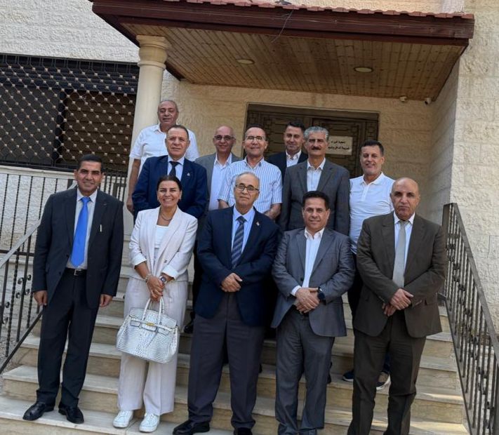 صورة حول : ابو علي يلتقي رئيس واعضاء خبراء ضريبة الدخل والمبيعات ابو علي يلتقي رئيس واعضاء خبراء ضريبة الدخل والمبيعات