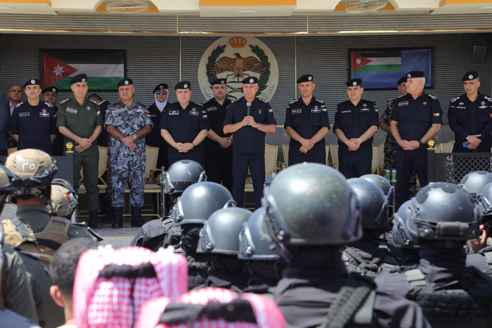 صورة حول : اللواء المعايطة يتابع اليوم التدريبي " عين الصقر " ويثني على كفاءة التشكيلات المشاركة اللواء المعايطة يتابع اليوم التدريبي " عين الصقر " ويثني على كفاءة التشكيلات المشاركة