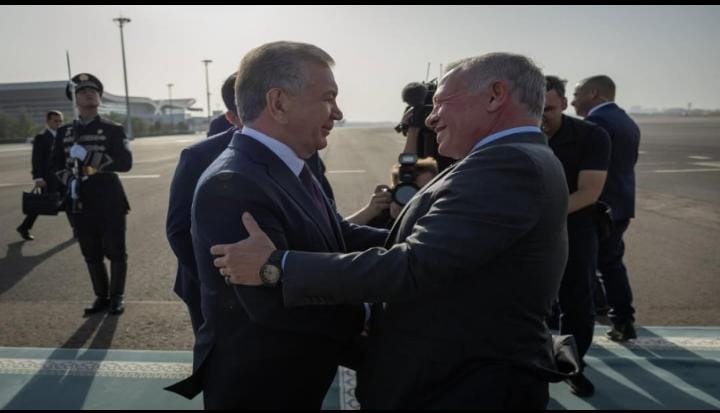 صورة حول : عاجل| الملك يصل إلى أوزبكستان والرئيس الأوزبكي في مقدمة مستقبليه عاجل| الملك يصل إلى أوزبكستان والرئيس الأوزبكي في مقدمة مستقبليه