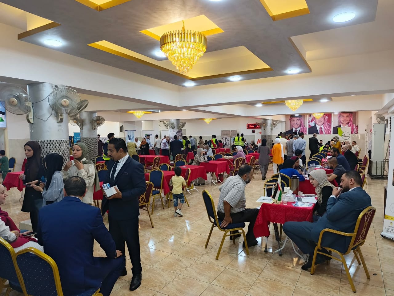 يوم وظيفي لعشائر الثوابية بالتعاون مع وزارة العمل ومشاركة 54 شركة