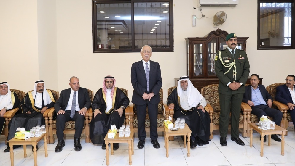 مندوبا عن الملك وولي العهد العيسوي يقدم واجب العزاء الى ه عشائر