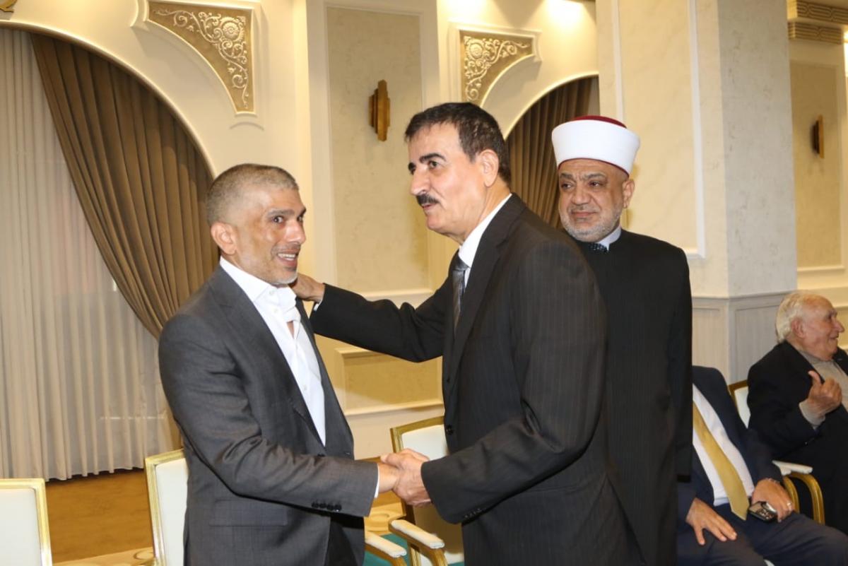 الأمير راشد بن الحسن ووزير الإعلام يقدمون واجب العزاء للنائب مجحم الصقور