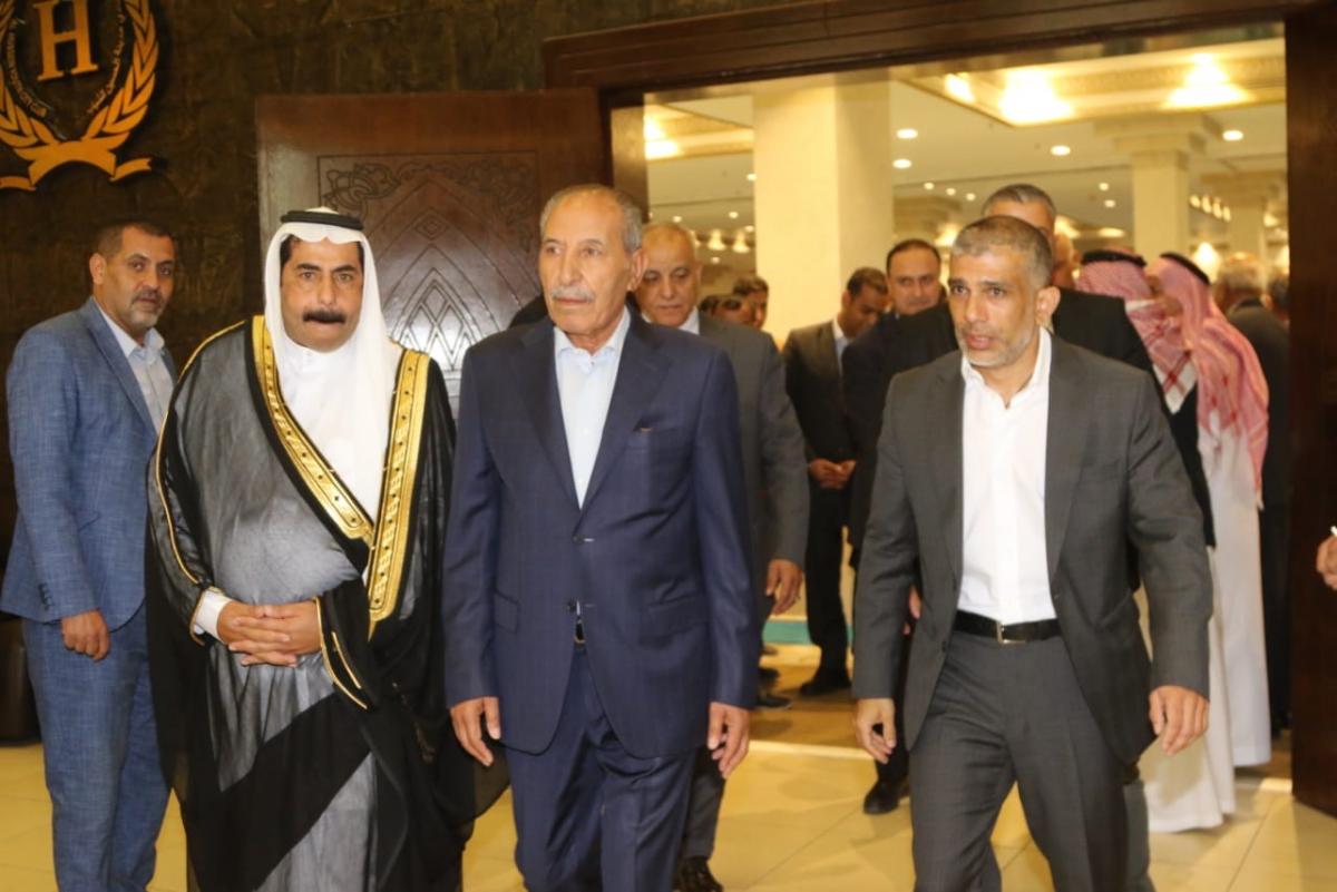 الأمير راشد بن الحسن ووزير الإعلام يقدمون واجب العزاء للنائب مجحم الصقور