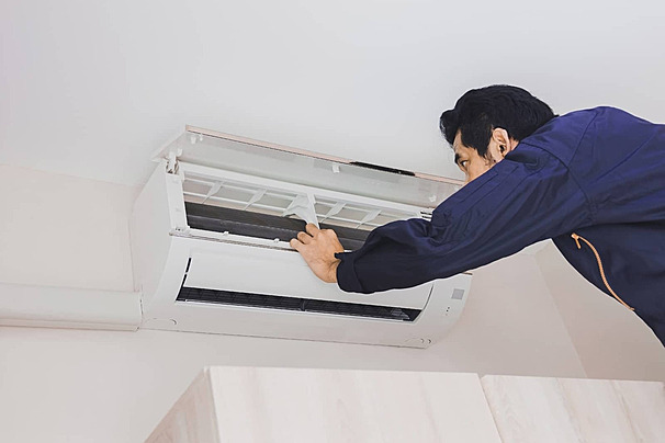 صورة حول : الصيانة الدورية لمكيفات الهواء ضرورة وليست رفاهية: بكتيريا خطيرة تهدد صحة الرئة الصيانة الدورية لمكيفات الهواء ضرورة وليست رفاهية: بكتيريا خطيرة تهدد صحة الرئة