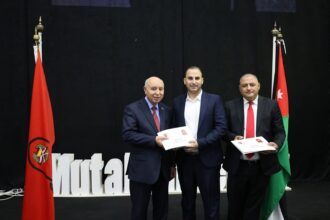 المهندس عزالدين الصعوب مبارك الامتياز بدرجة الماجستير بالهندسة الميكانيكية