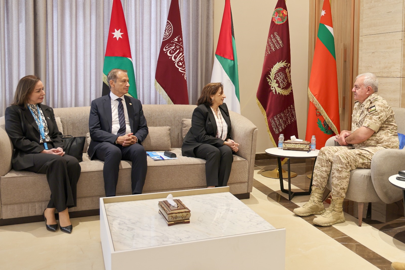 صورة حول : رئيس هيئة الأركان المشتركة يستقبل وكيلة الأمين العام للأمم المتحدة رئيس هيئة الأركان المشتركة يستقبل وكيلة الأمين العام للأمم المتحدة