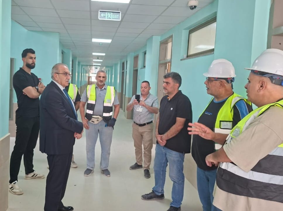 وزير الأشغال يتفقد مشروعي مدرسة الحسنية وصيانة طريق أم البساتين