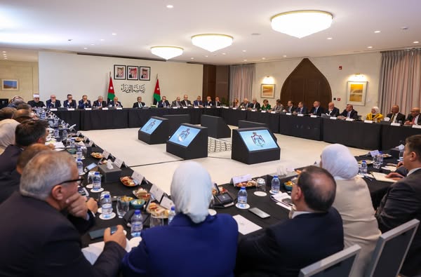 صورة حول : عاجل | رئيس الوزراء يجتمع بالأمناء العامين للوزارات ويحثهم على تحمل مسؤولياتهم وقيادة جهود التخطيط والتنفيذ عاجل | رئيس الوزراء يجتمع بالأمناء العامين للوزارات ويحثهم على تحمل مسؤولياتهم وقيادة جهود التخطيط والتنفيذ